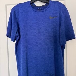 Nike Drifit T shirt in size Large gorgeous blue